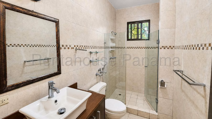 Linda Casa en Venta Ancon - 27YCG1873