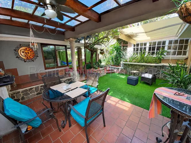 Venta Casa Las Cumbres - YD
