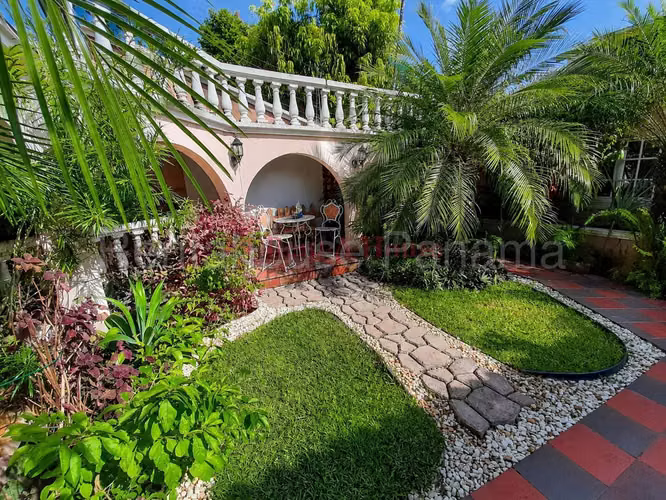 Venta Casa Las Cumbres - YD