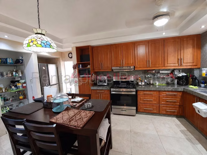 Venta Casa Las Cumbres - YD