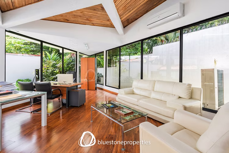Los Angeles – Casa Comercial – 403mts2 – 575,000