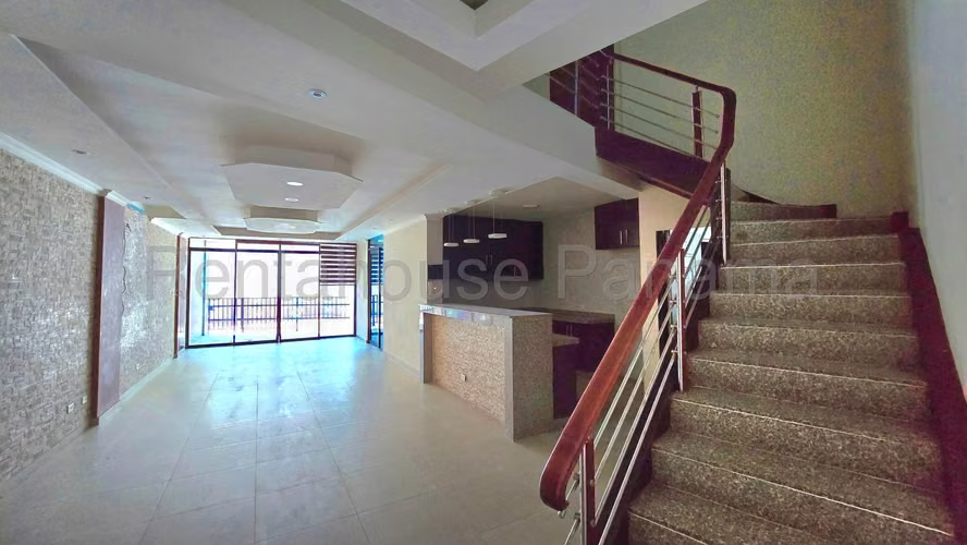 Apartamento de dos Pisos en Venta en Dos Mares 27PPM1815