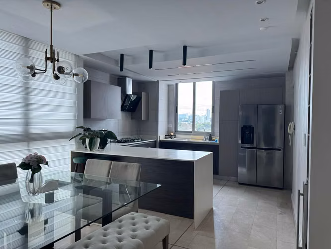 Apartamento REMODELADO Y AMOBLADO en venta Ph Vita Coco del Mar 150 m2