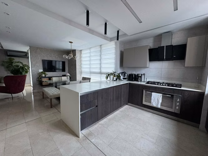 Apartamento REMODELADO Y AMOBLADO en venta Ph Vita Coco del Mar 150 m2
