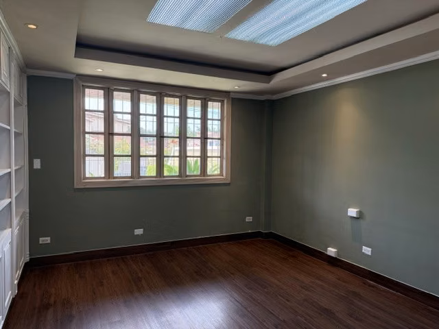 Venta Casa con Amplios Espacios y Jardín en La Alameda