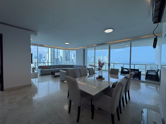 Alquilo Apartamento frente al mar en Avenida Balboa