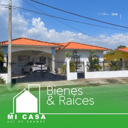 Se Vende Casa con Piscina - Paseo del Rio, Penonomé, Coclé.