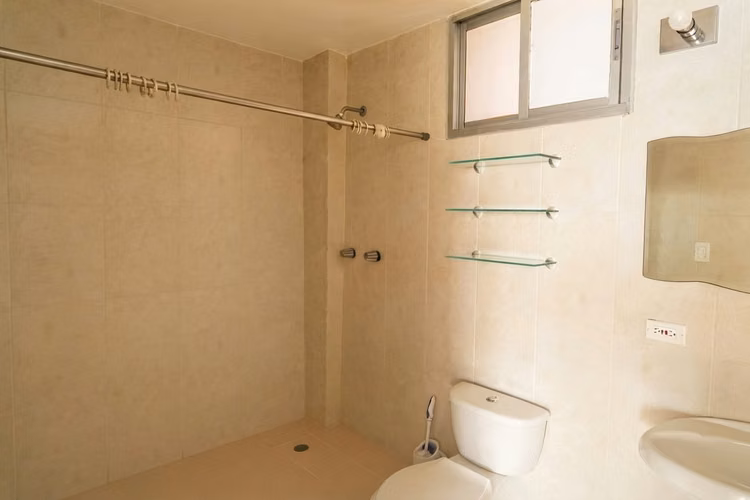 Apartamento en Via España I línea blanca I 2 Rec I con balcón y cerca del parque omar - Imagen 14