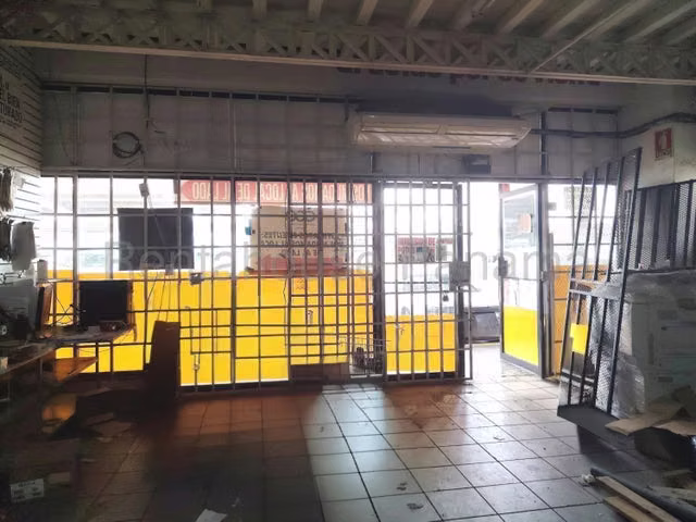 Alquiler de amplio local comercial Juan Diaz , Los Pueblos 26GC7315