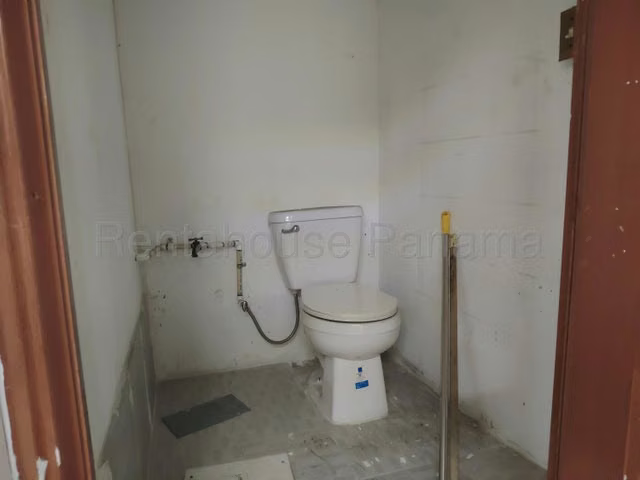 Alquiler de amplio local comercial Juan Diaz , Los Pueblos 26GC7315