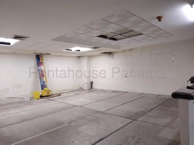 Alquiler de amplio local comercial Juan Diaz , Los Pueblos 26GC7315