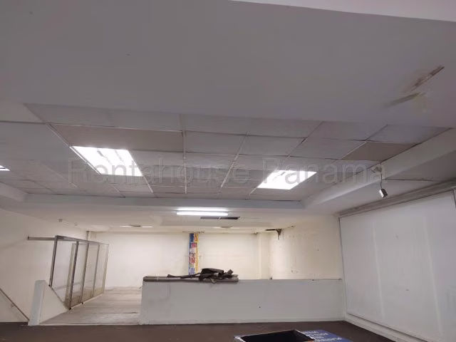Alquiler de amplio local comercial Juan Diaz , Los Pueblos 26GC7315