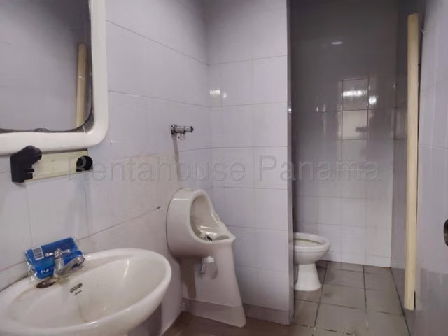 Alquiler de amplio local comercial Juan Diaz , Los Pueblos 26GC7315