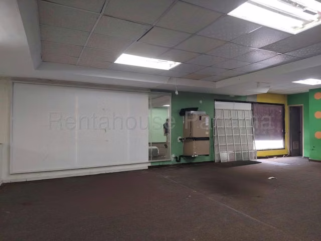 Alquiler de amplio local comercial Juan Diaz , Los Pueblos 26GC7315
