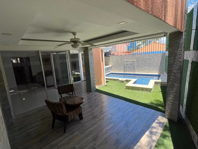 Casa de Lujo de 480m² en El Bosque, El Doral – ¡Lista para Mudarse! - Imagen 4