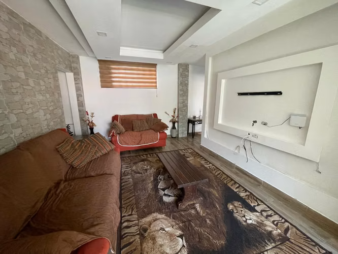 Casa de Lujo de 480m² en El Bosque, El Doral – ¡Lista para Mudarse! - Imagen 3