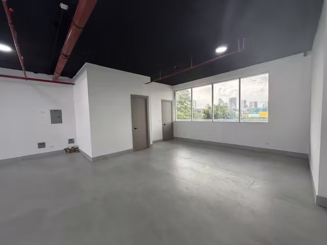 Oficina/ local en Via brasil, plaza comercial - Imagen 3