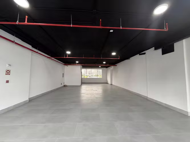 Oficina/ local en Via brasil, plaza comercial