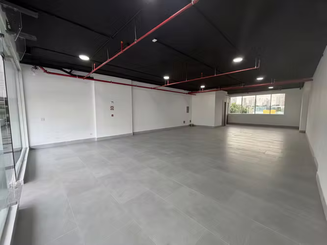 Oficina/ local en Via brasil, plaza comercial - Imagen 2