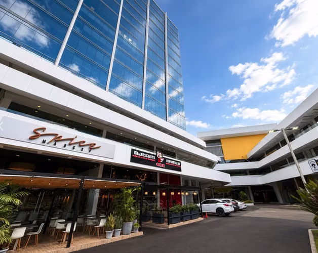 Oficina/ local en Via brasil, plaza comercial - Imagen 9
