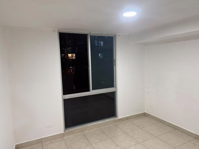 Se alquila apartamento en. carrasquilla solo estufa, nevera, - Imagen 8