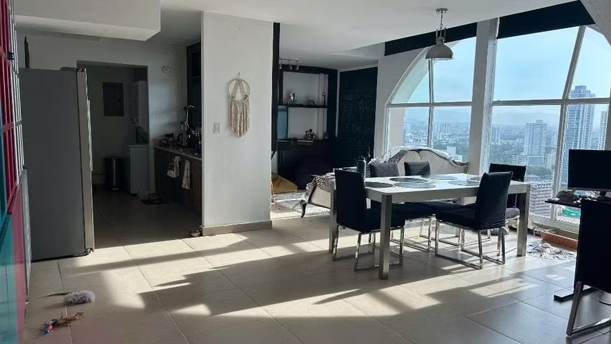 Hermoso Loft de 2 Pisos en Calle 50 Totalmente Amoblado y Equipado - Imagen 2