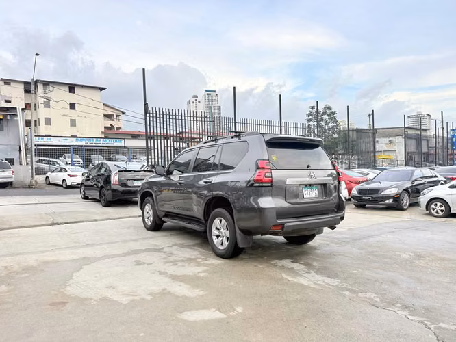 Toyota Land Cruiser Prado 2019 TXL - Imagen 4