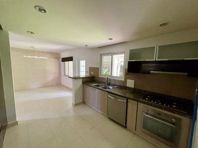 ALQUILER CASA QUINTA DE VERSALLES LINEA BLANCA CON PATIO Y JARDIN - Imagen 4