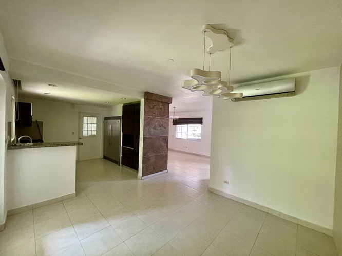 ALQUILER CASA QUINTA DE VERSALLES LINEA BLANCA CON PATIO Y JARDIN - Imagen 11