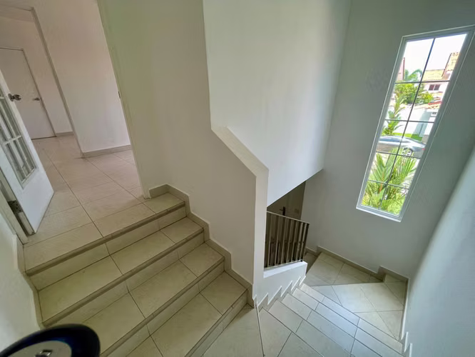 ALQUILER CASA QUINTA DE VERSALLES LINEA BLANCA CON PATIO Y JARDIN - Imagen 5