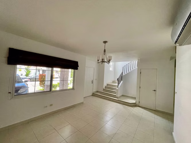 ALQUILER CASA QUINTA DE VERSALLES LINEA BLANCA CON PATIO Y JARDIN - Imagen 9