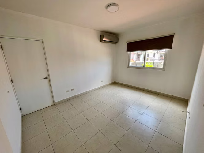 ALQUILER CASA QUINTA DE VERSALLES LINEA BLANCA CON PATIO Y JARDIN - Imagen 6