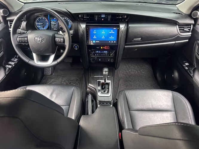 TOYOTA FORTUNER AÑO 2025 AUTOMÁTICO FULL EXTRA - Imagen 15