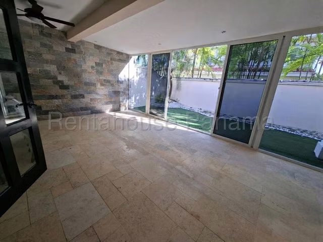 Venta de Casa en Costa Sur CM