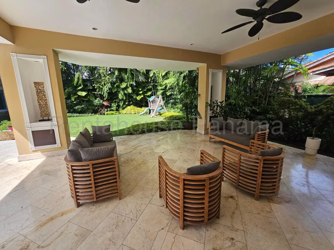 Vendo Casa en Altos del Golf LC27-436