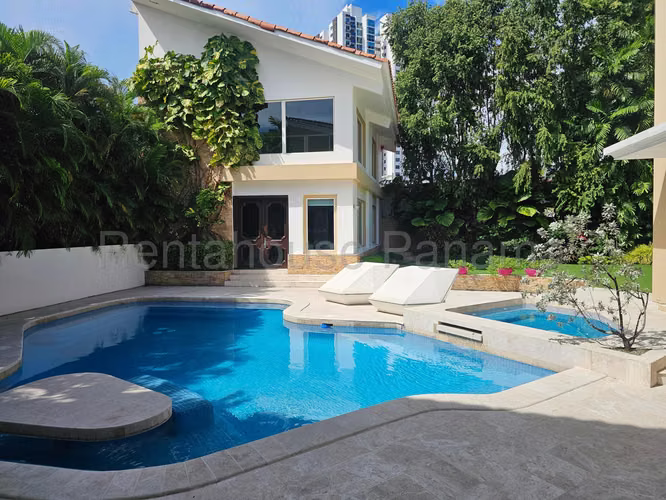 Vendo Casa en Altos del Golf LC27-436