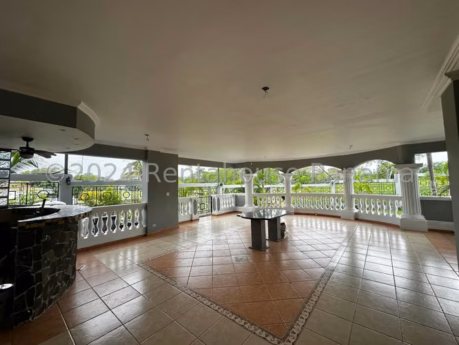 Vendo Casa en Brisas Del Golf LC27-1018