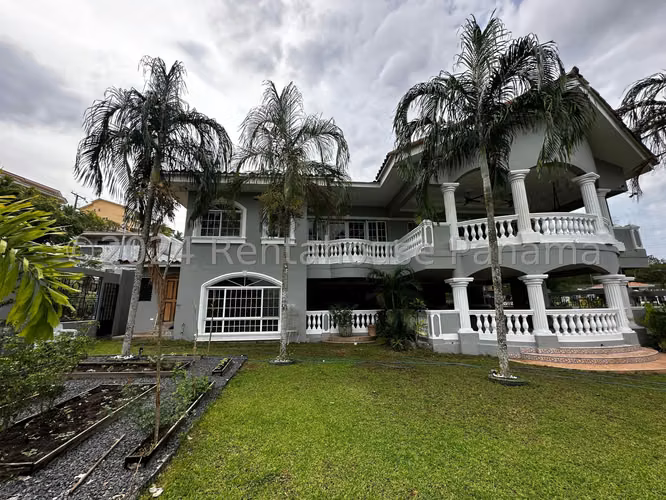 Vendo Casa en Brisas Del Golf LC27-1018