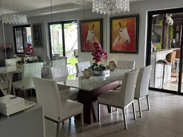 Venta de Casa en Versalles CM - Imagen 2