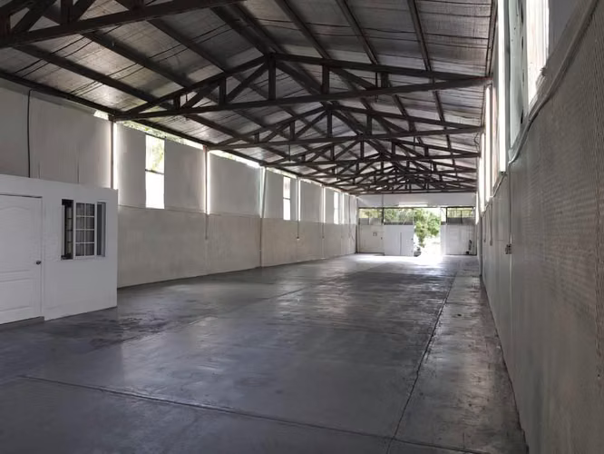 Se alquila Galera en parque lefevre - Imagen 2