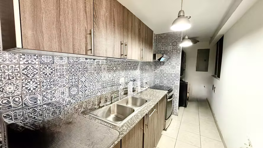 Se vende Apto de 2 recámaras, 2 baños, a pasos de todo - Imagen 12