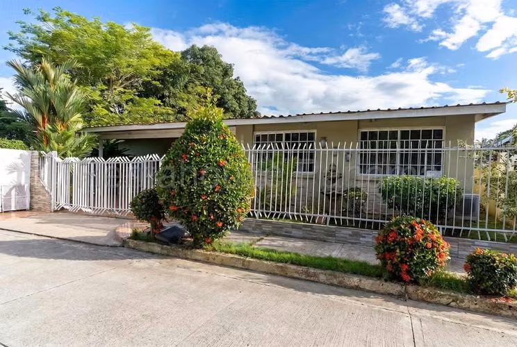 Casa en Venta en Campo Limberg YM
