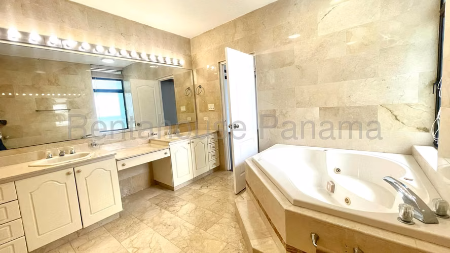 Venta Apartamento Avenida Balboa - YD