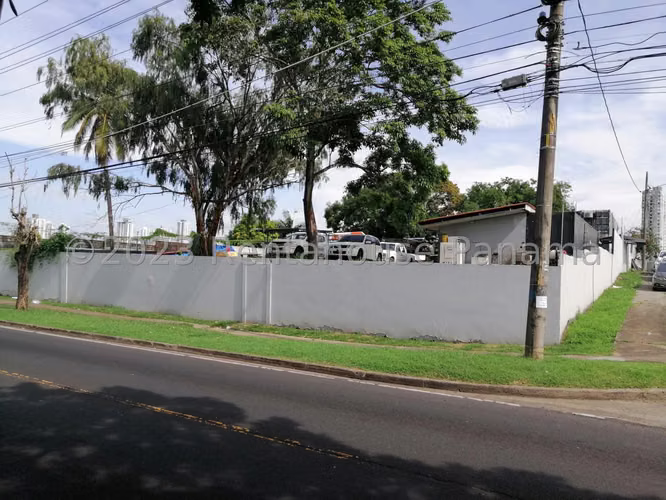 Venta de terreno en avenida principal de Santa Elena, Parque Lefevre - Imagen 13