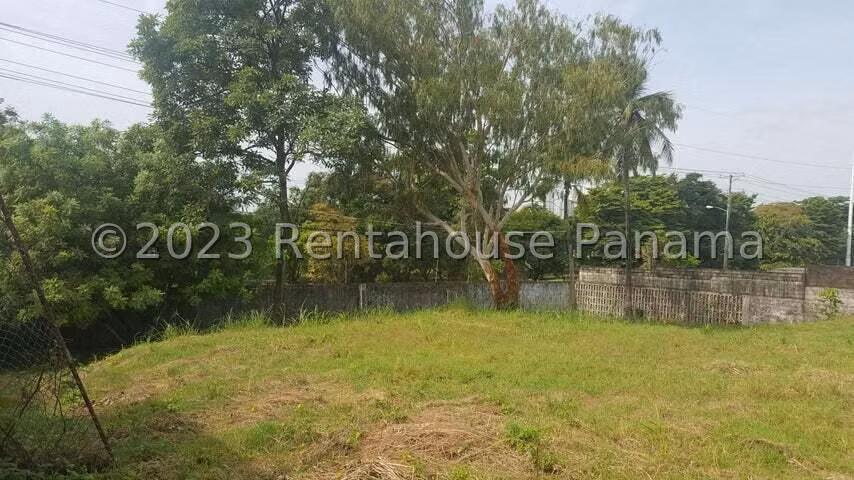 Venta de terreno en avenida principal de Santa Elena, Parque Lefevre - Imagen 9