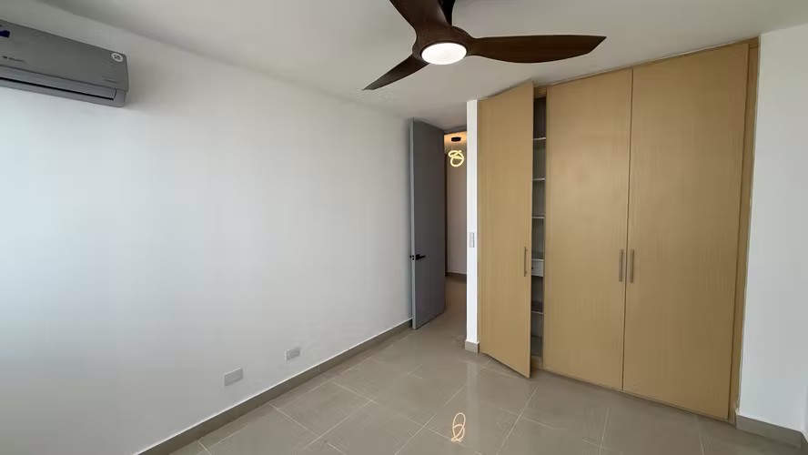 Se alquila Apt de 3 recámaras, 2.5 baños, vista al mar, CBE - Imagen 7