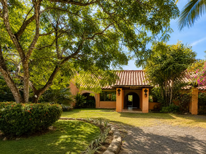 Casa en venta en Coronado | 9,870 m² de terreno | $500,000 - Imagen 3