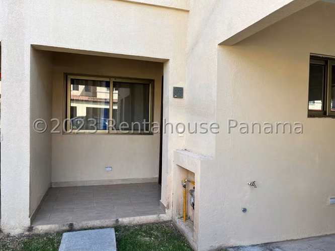 Venta de Casa con Línea blanca en Panama Pacifico Woodlands EC - Imagen 12