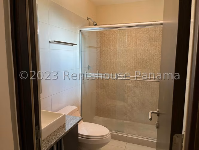 Venta de Casa con Línea blanca en Panama Pacifico Woodlands EC - Imagen 11