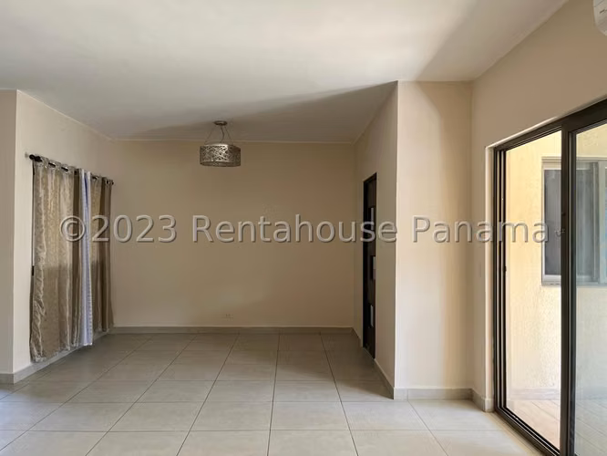 Venta de Casa con Línea blanca en Panama Pacifico Woodlands EC - Imagen 2